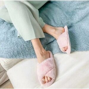 Splendid Sleep Blush Pink Fuzzy Criss Cross Slippers soft comfort Size M/L